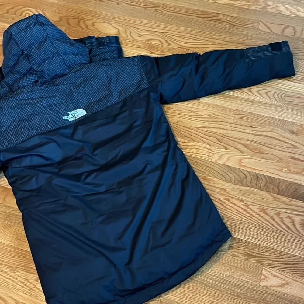 Urban Outfitters x North Face Dryvent Rusts Jacket Size Small NWT